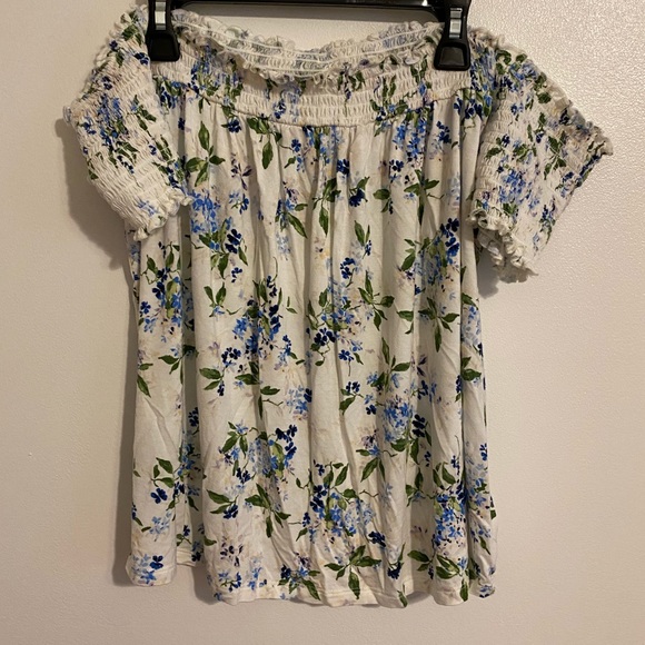 American Eagle Outfitters Tops - American Eagle Off the Shoulder Floral Top NWOT